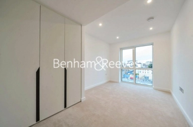 Parrs Way, London - W6 view 2