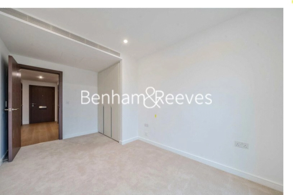 2 bedrooms apartments/flats for sale in Parrs Way, London - W6 view 4