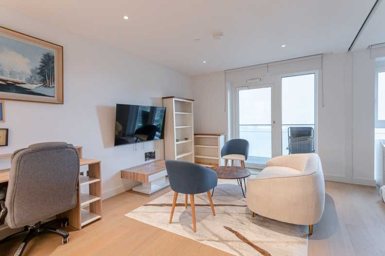 Studio apartments/flats to sale in Fountain Park Way, White City-image 3