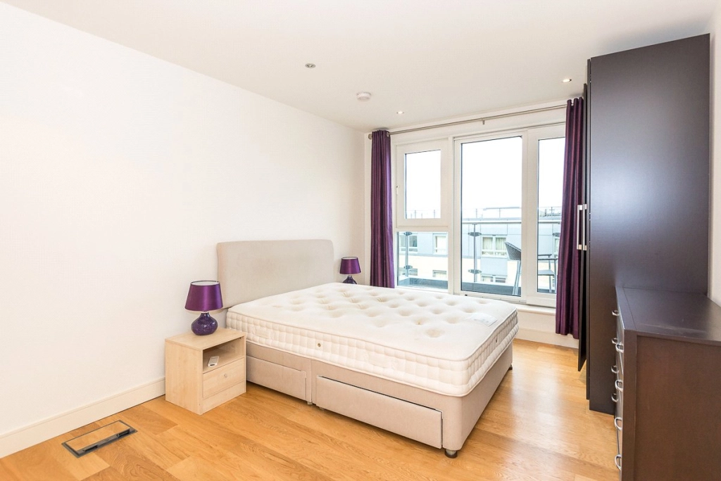 3 bedrooms apartments/flats for sale in Lensbury Avenue, London - SW6 view 7