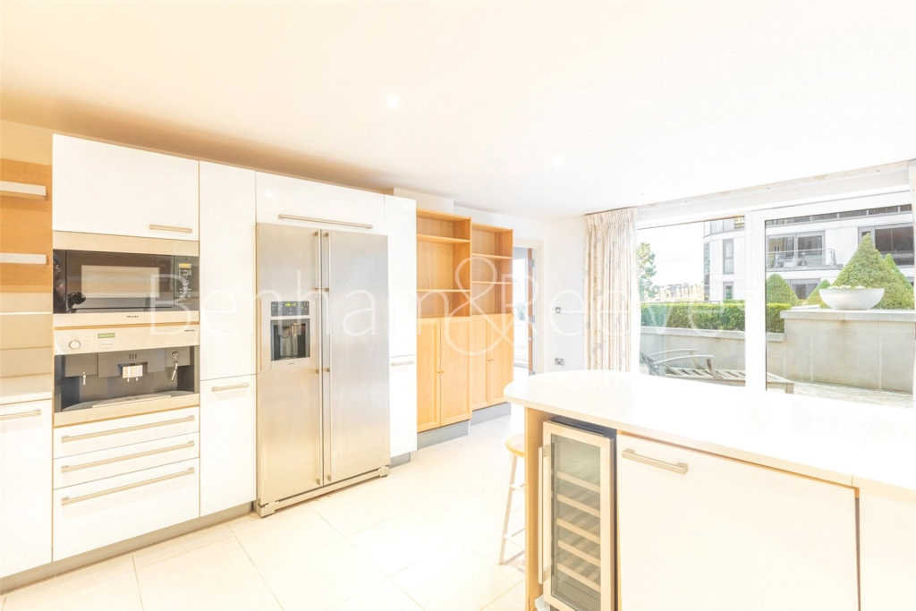 3 bedrooms apartments/flats for sale in Lensbury Avenue, London - SW6 view 4