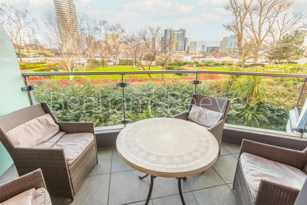 3 bedrooms apartments/flats for sale in Lensbury Avenue, London - SW6 view 8