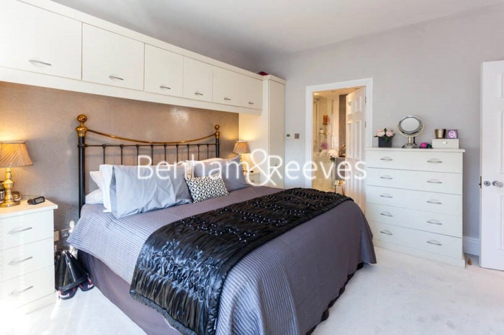 2 bedrooms apartments/flats for sale in The Quadrangle, Chelsea Harbour, London - SW10 view 4