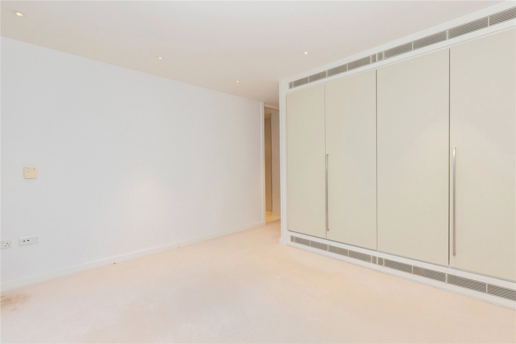 2 bedrooms apartments/flats for sale in Lots Road, London - SW10 view 3