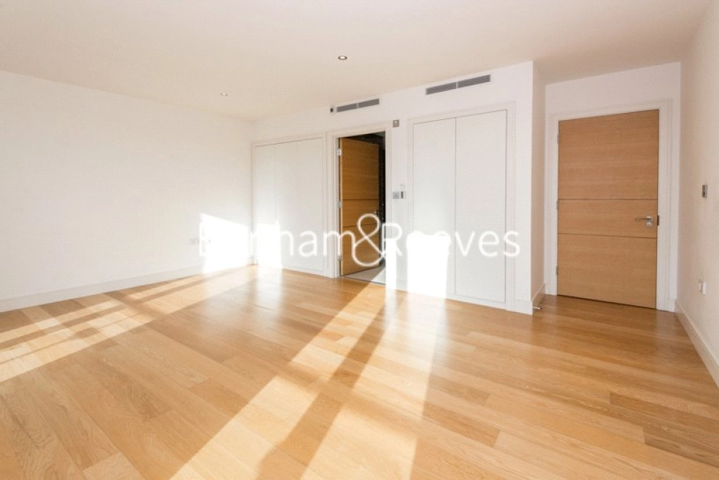 3 bedrooms apartments/flats for sale in Lensbury Avenue, London - SW6 view 13
