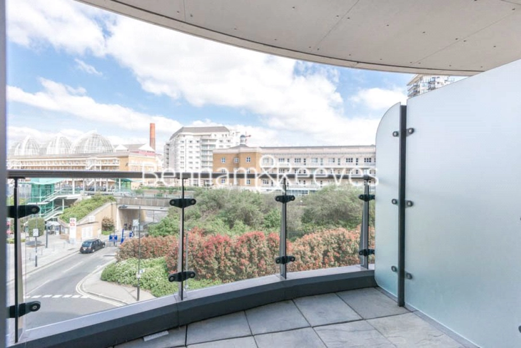 2 bedrooms apartments/flats for sale in Townmead Road, London - SW6 view 5