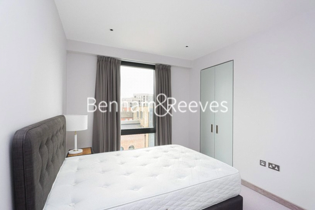 2 bedrooms apartments/flats for sale in Drapers Yard, London - SW18 view 4