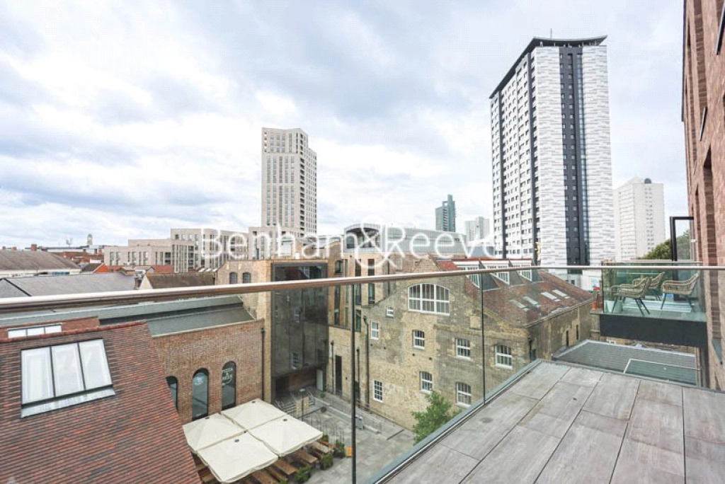 2 bedrooms apartments/flats for sale in Drapers Yard, London - SW18 view 6