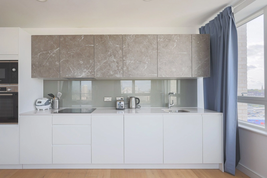 2 bedrooms apartments/flats for sale in Grant Road, Battersea - SW11 view 3