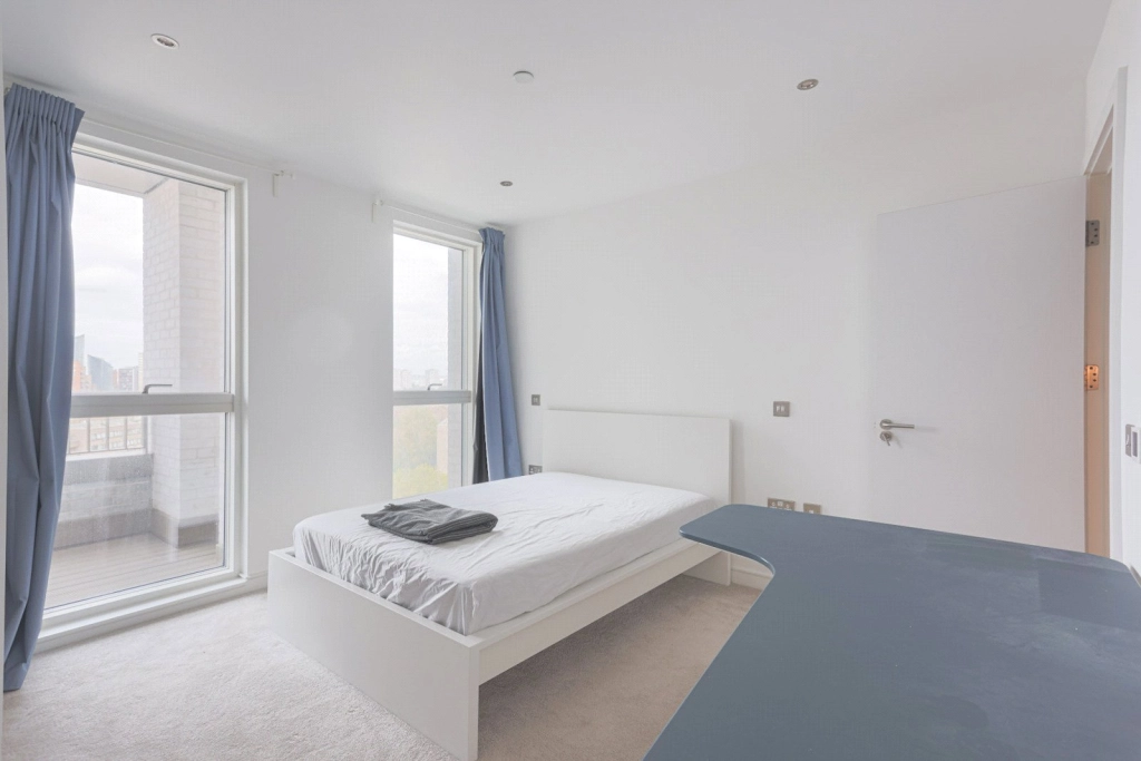 2 bedrooms apartments/flats for sale in Grant Road, Battersea - SW11 view 4