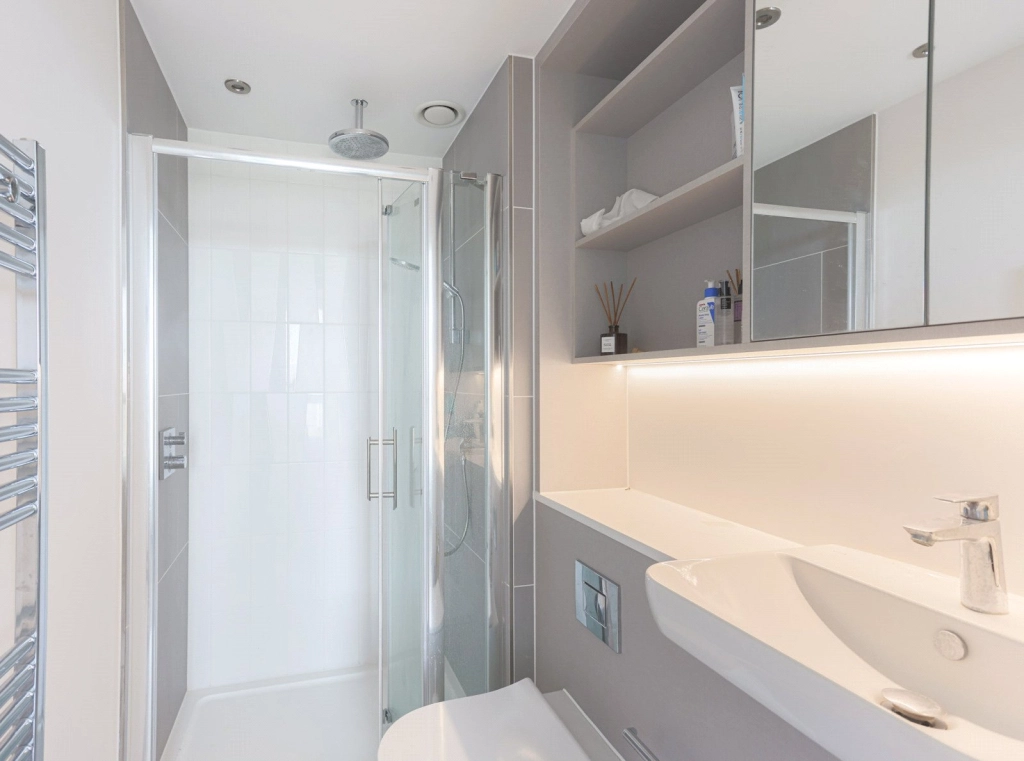 2 bedrooms apartments/flats for sale in Grant Road, Battersea - SW11 view 14
