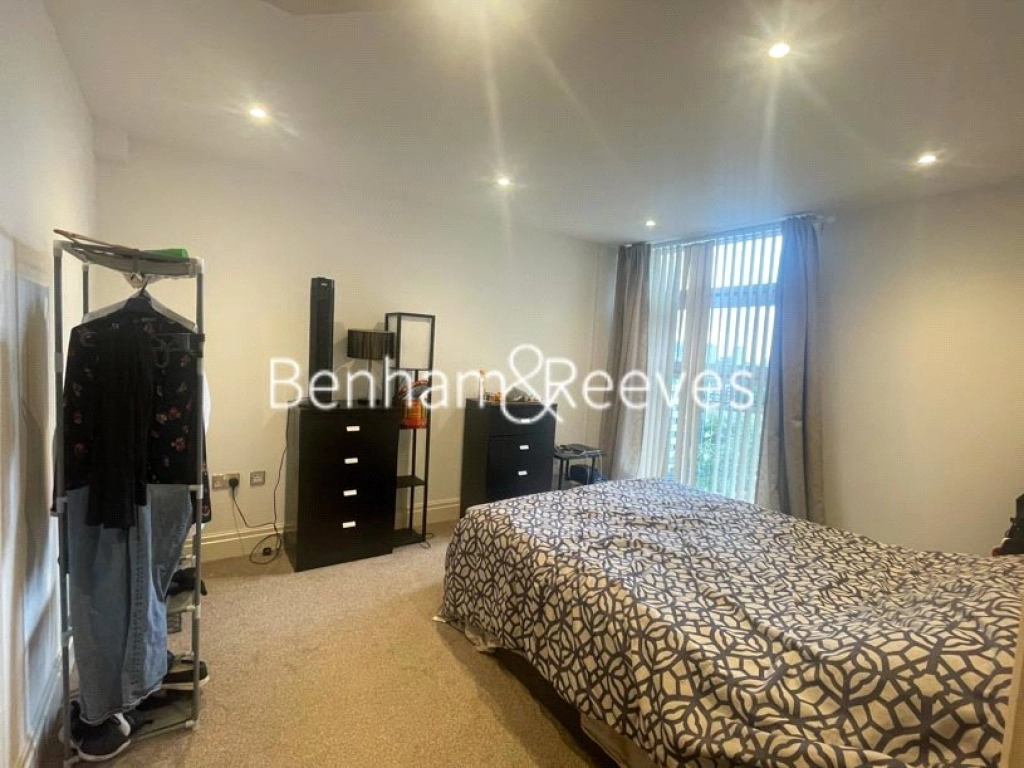 2 bedrooms apartments/flats for sale in The Boulevard, Imperial Wharf - SW6 view 3