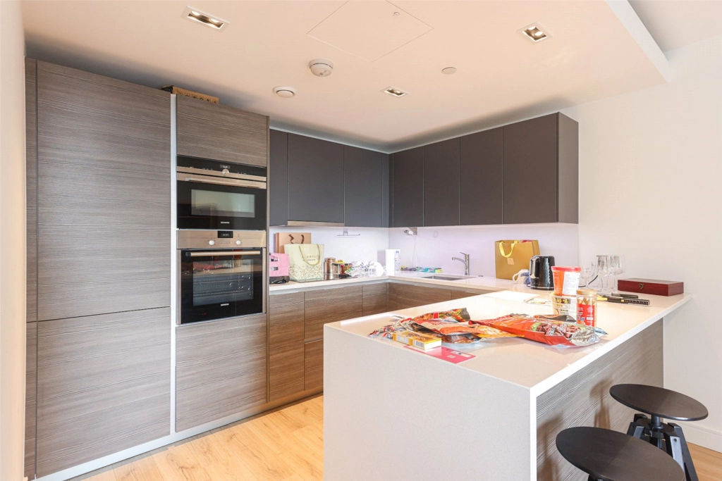2 bedrooms apartments/flats for sale in Beadon Road, London - W6 view 4