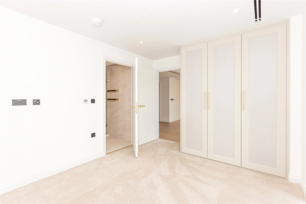 2 bedrooms apartments/flats for sale in Watermeadow Lane, London - SW6 view 4