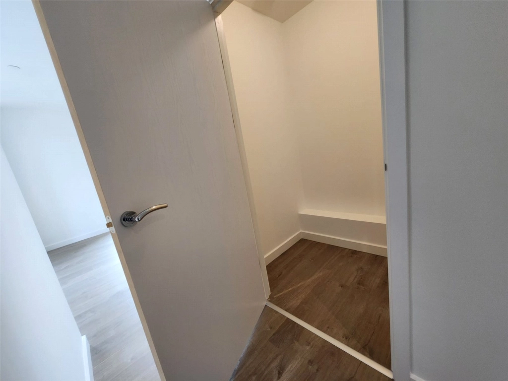 2 bedrooms apartments/flats for sale in Burlington Road, New Malden - KT3 view 9