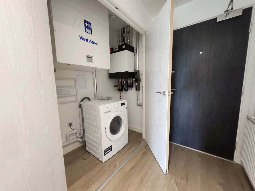2 bedrooms apartments/flats for sale in Burlington Road, New Malden - KT3 view 11
