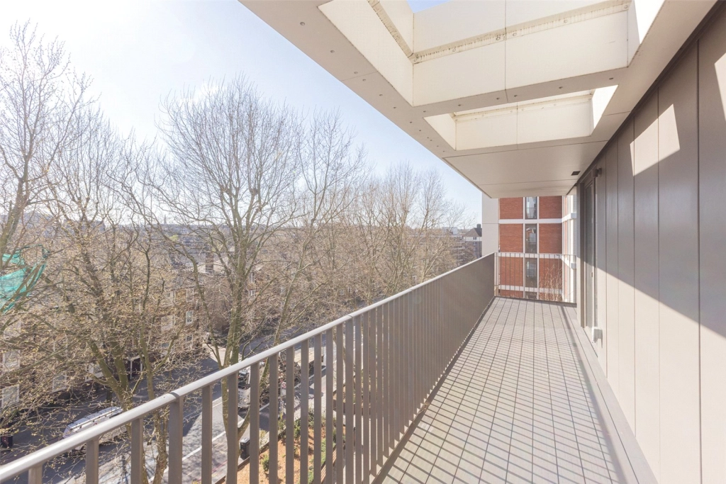 2 bedrooms apartments/flats for sale in York Place, London - SW11 view 5