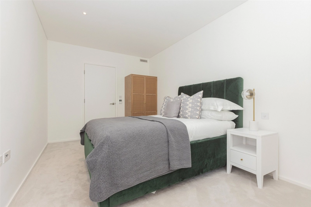 2 bedrooms apartments/flats for sale in York Place, London - SW11 view 9