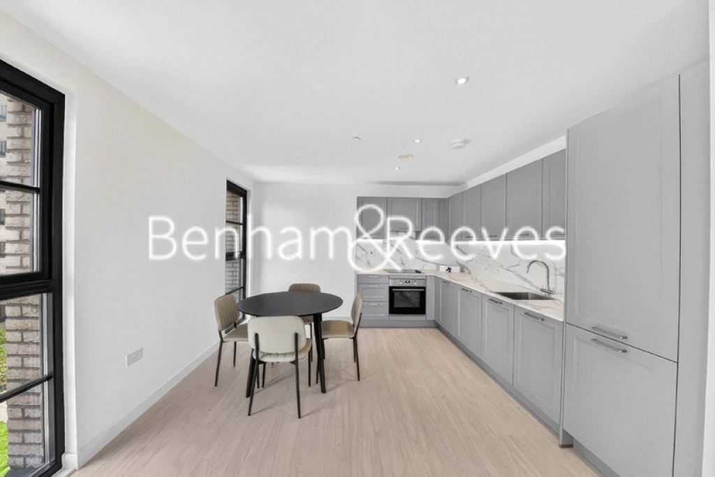 2 bedrooms apartments/flats for sale in Burlington Road, New Malden - KT3 view 3