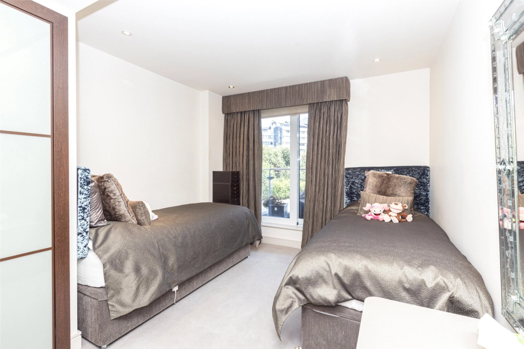 2 bedrooms apartments/flats for sale in Townmead Road, London - SW6 view 7