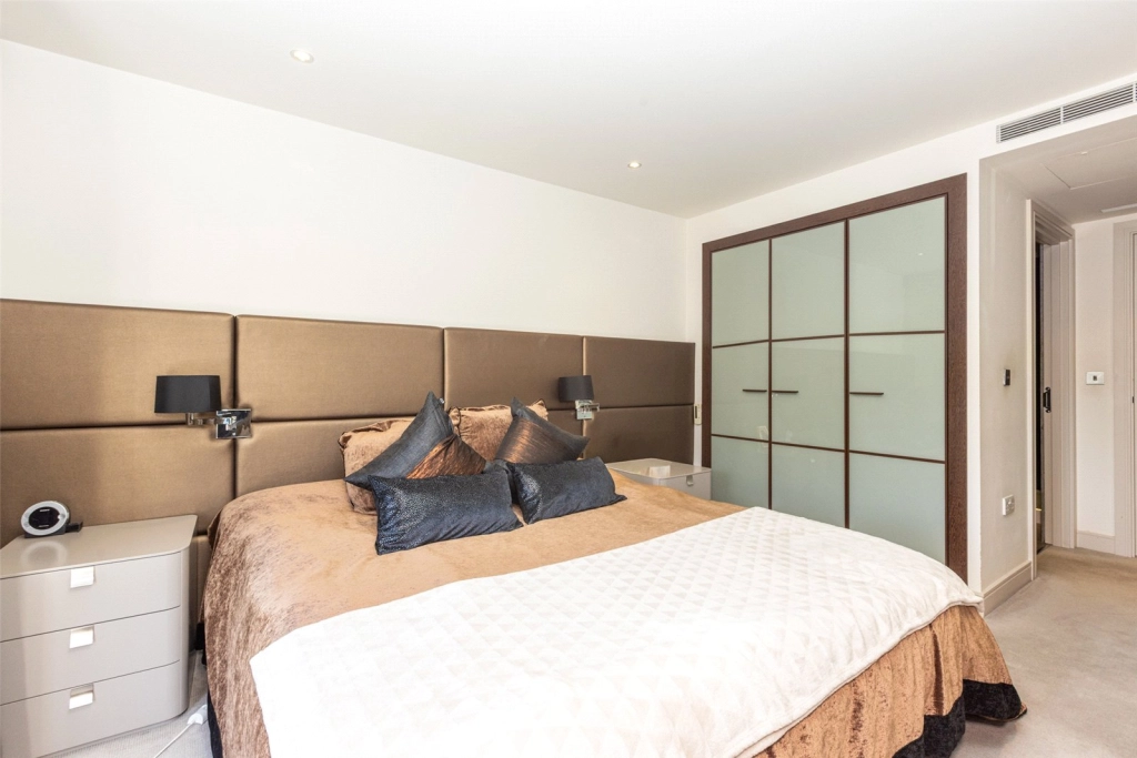 2 bedrooms apartments/flats for sale in Townmead Road, London - SW6 view 19