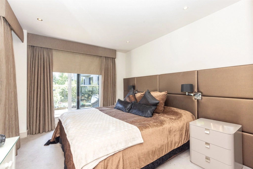 2 bedrooms apartments/flats for sale in Townmead Road, London - SW6 view 5