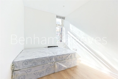 3, 130 Wandsworth High Street - SW18 view 2