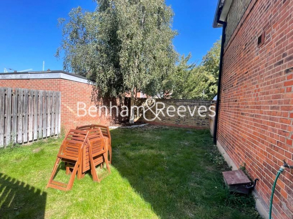 3 bedrooms apartments/flats for sale in Bagleys Lane, London - SW6 view 13