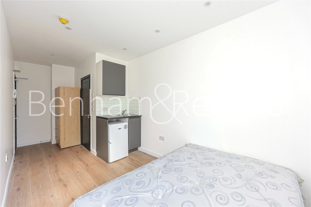 1 bedroom apartments/flats for sale in Wandsworth High Street, London - SW18 view 3