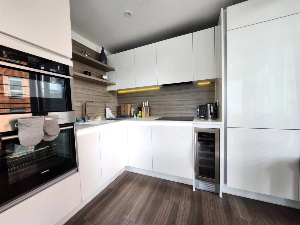 2 bedrooms apartments/flats for sale in Buckhold Road, London - SW18 view 4