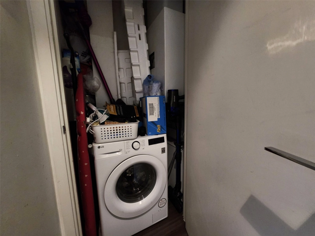 2 bedrooms apartments/flats for sale in Buckhold Road, London - SW18 view 11