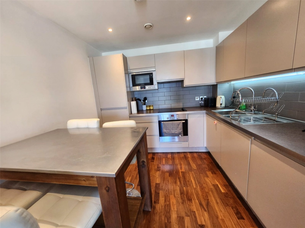 Studio apartments/flats for sale in Holman Road, London - SW11 view 3