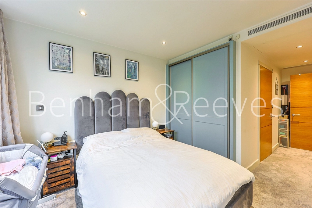 2 bedrooms apartments/flats for sale in Lensbury Avenue, London - SW6 view 9