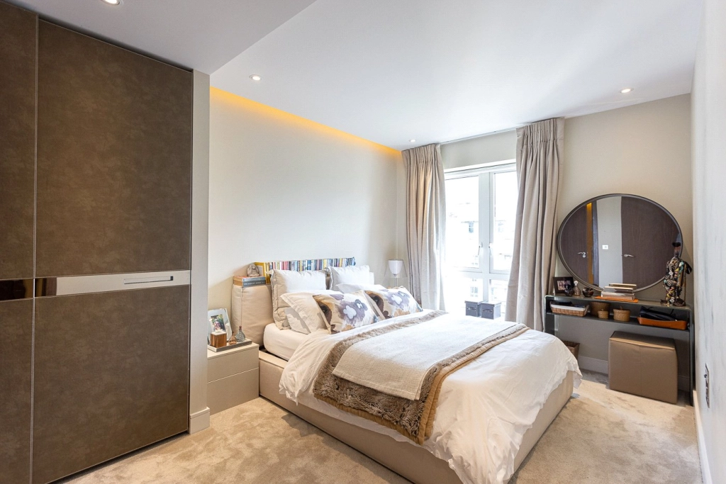 2 bedrooms apartments/flats for sale in Parr's Way, Hammersmith - W6 view 5