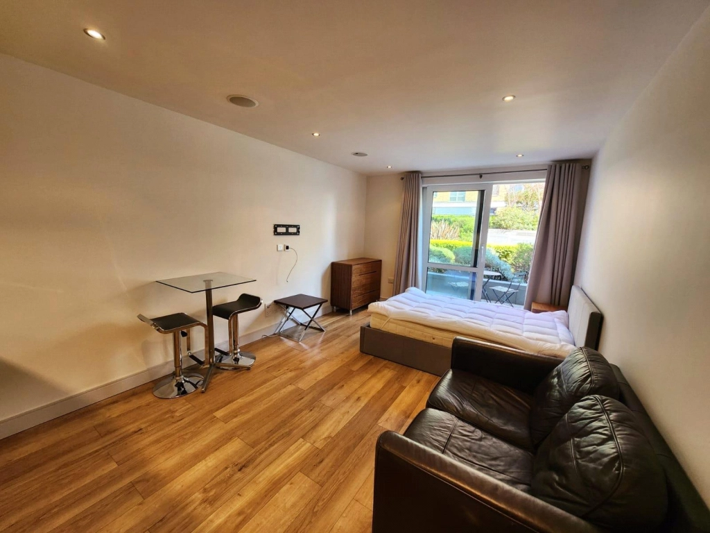 Studio apartments/flats for sale in Park Street, London - SW6 view 2
