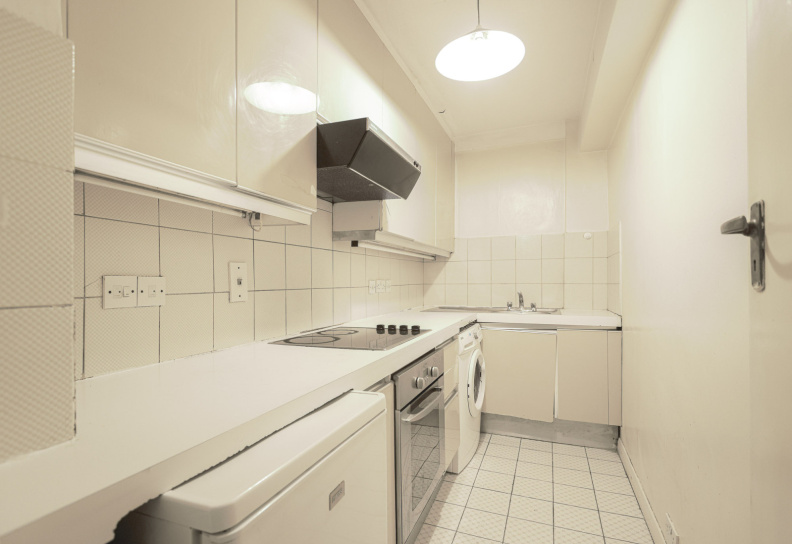 Studio apartments/flats to sale in Edgware Road, Paddington-image 4
