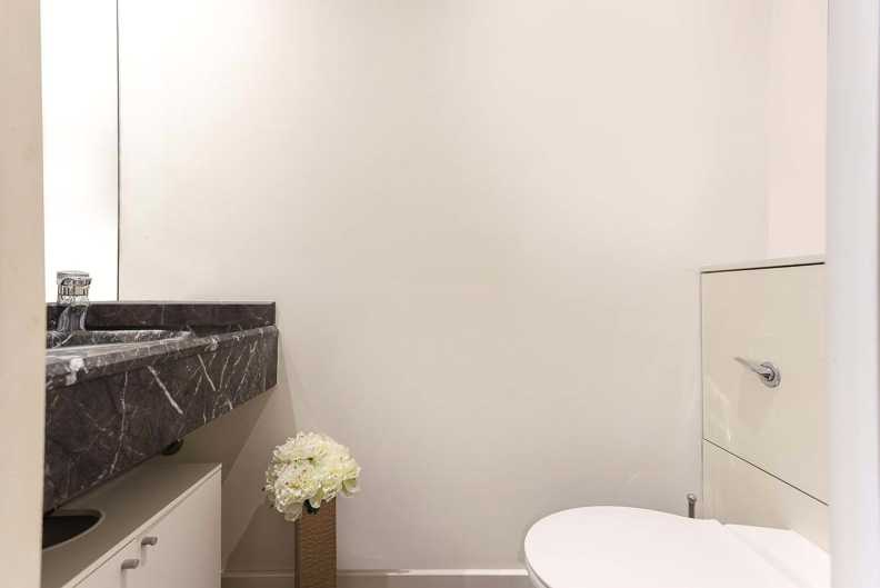 3 bedrooms apartments/flats to sale in Berkeley Tower, 48 Westferry Circus, Canary Wharf-image 23
