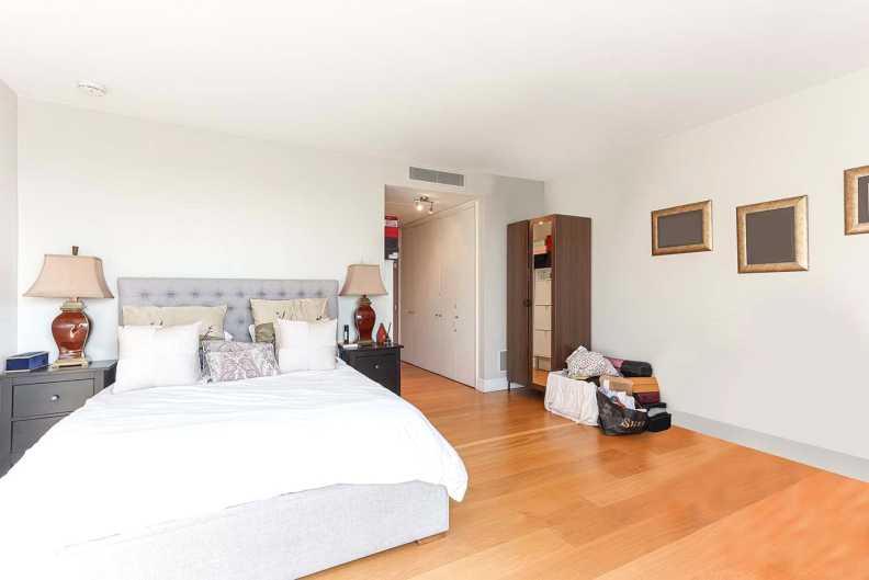 3 bedrooms apartments/flats to sale in Berkeley Tower, 48 Westferry Circus, Canary Wharf-image 17