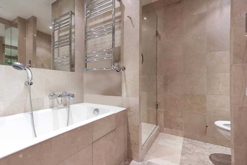 3 bedrooms apartments/flats to sale in Berkeley Tower, 48 Westferry Circus, Canary Wharf-image 7