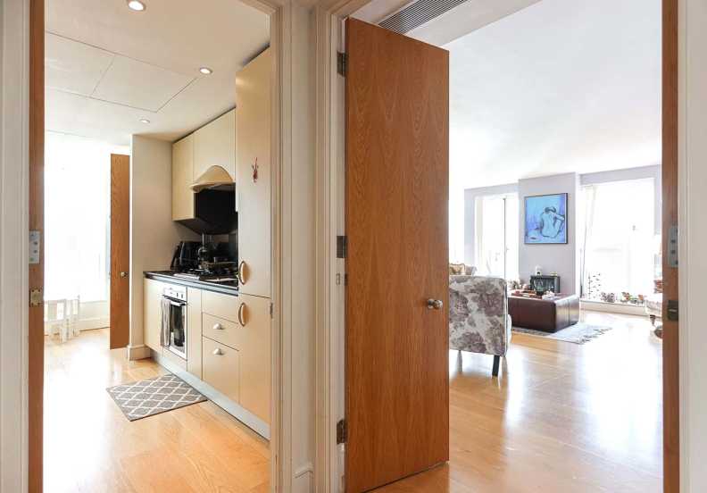 3 bedrooms apartments/flats to sale in Berkeley Tower, 48 Westferry Circus, Canary Wharf-image 15