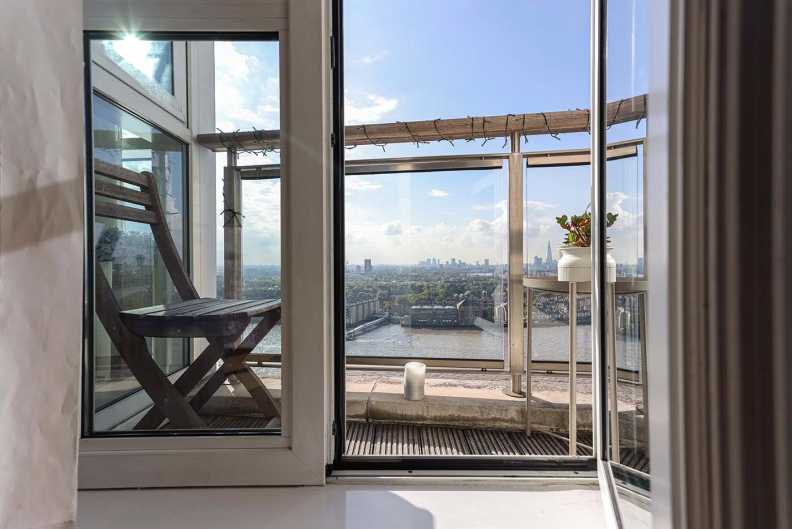 3 bedrooms apartments/flats to sale in Berkeley Tower, 48 Westferry Circus, Canary Wharf-image 9
