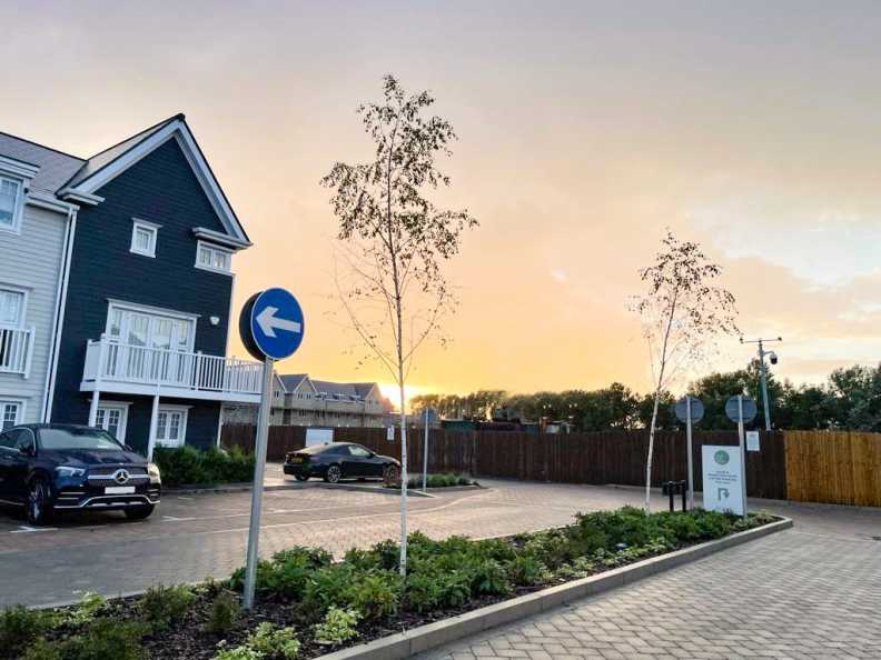 4 bedrooms apartments/flats to sale in Sunapee Road, Reading, Berkshire-image 2