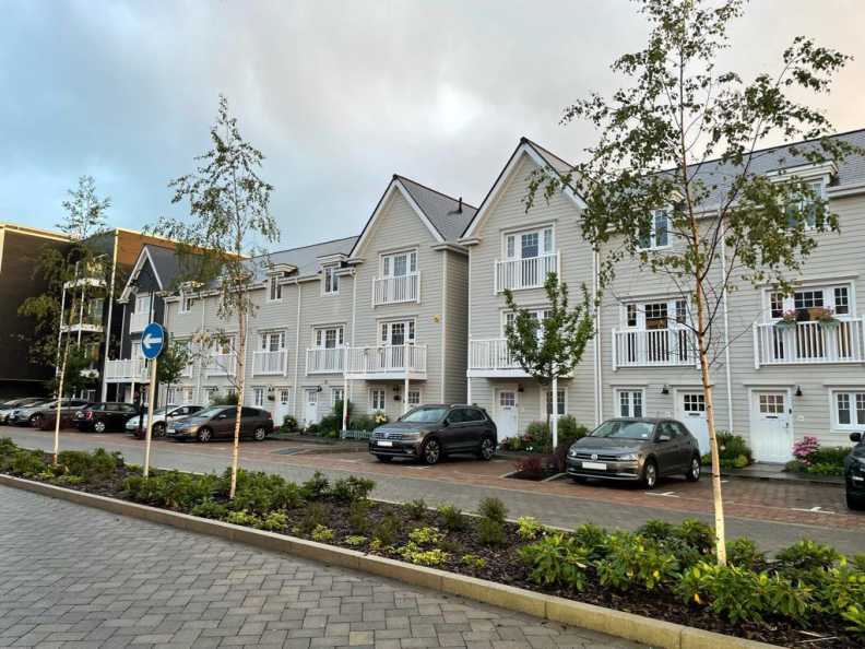 4 bedrooms apartments/flats to sale in Sunapee Road, Reading, Berkshire-image 1