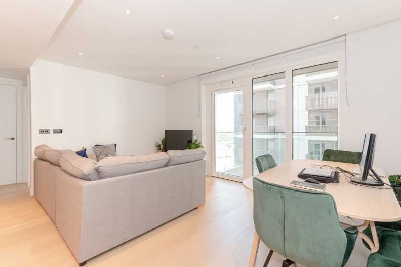 1 bedroom apartments/flats to sale in Fountain Park Way, Shepherd's Bush-image 3