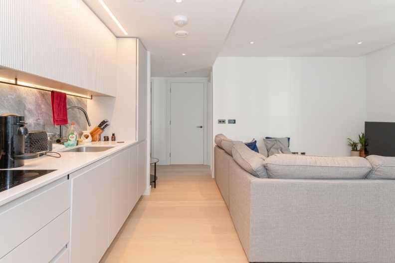 1 bedroom apartments/flats to sale in Fountain Park Way, Shepherd's Bush-image 13