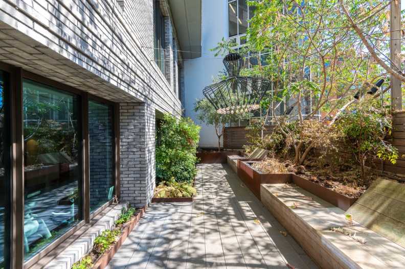 Studio apartments/flats to sale in Victoria Street, Westminster-image 1