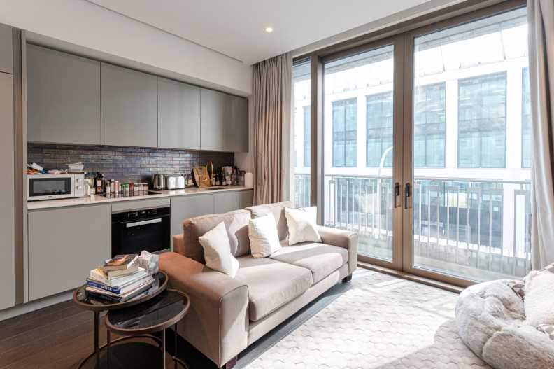 Studio apartments/flats to sale in Victoria Street, Westminster-image 3
