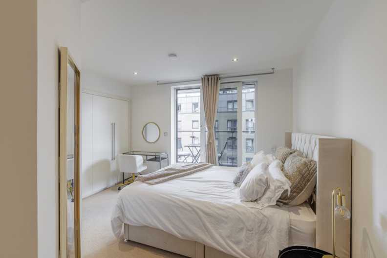 3 bedrooms apartments/flats to sale in Lensbury Avenue, Imperial Wharf-image 6