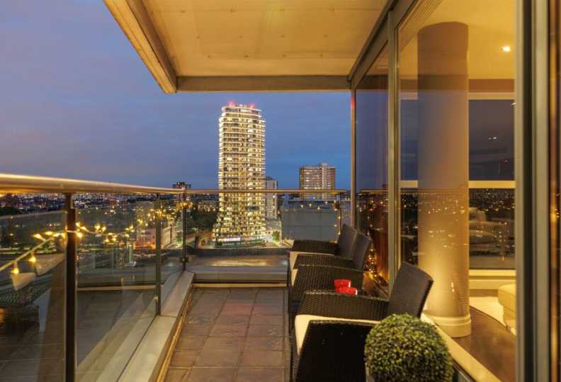 4 bedrooms apartments/flats to sale in Lensbury Avenue, Imperial Wharf-image 2