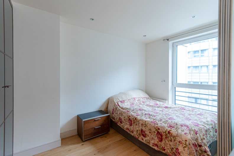 1 bedroom apartments/flats to sale in Townmead Road, London-image 4